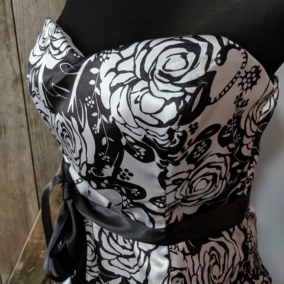 My Michelle Silver and Black Strapless Dress - Picture 4 of 5